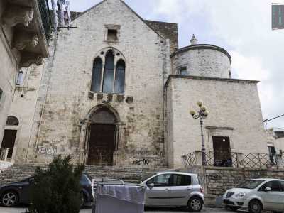 Torniamo a scarpinare lungo via San Francesco, sbucando poi in piazza Minerva: davanti a noi appare l'imponente sagoma della chiesa di San Francesco d'Assisi, costruita a partire dal 1283